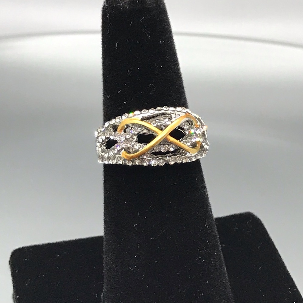 Delicate White Gold Plated Infinity Ring Sz 7 NWOT - Picture 5 of 8